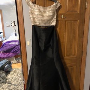 Beautiful 2 piece Go For Glam Prom Dress